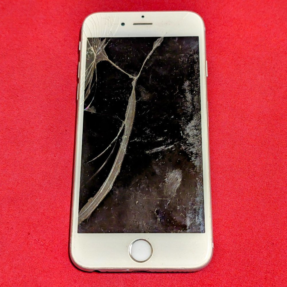 iPhone 6 (A1586) - 16 GB #46 (For parts)***
